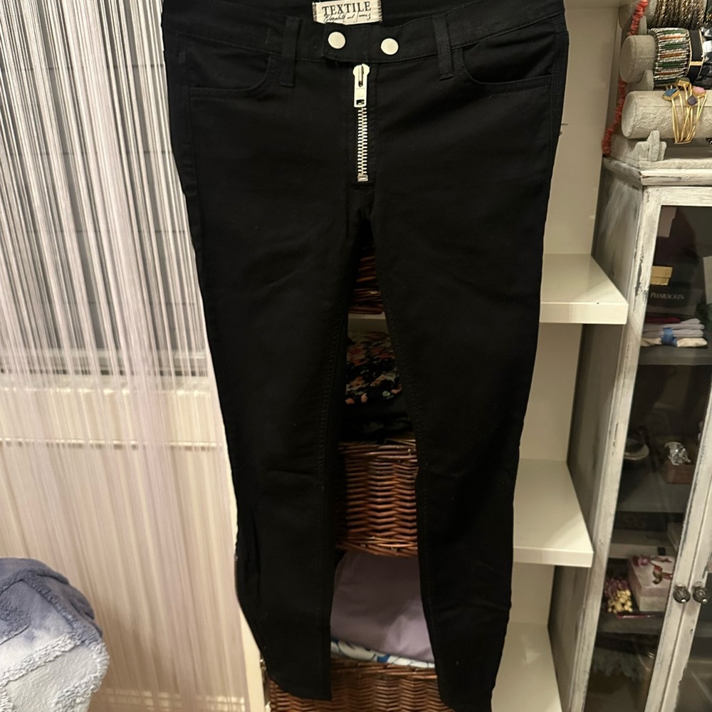 TEXTILE Elizabeth and James Black Skinny Pants